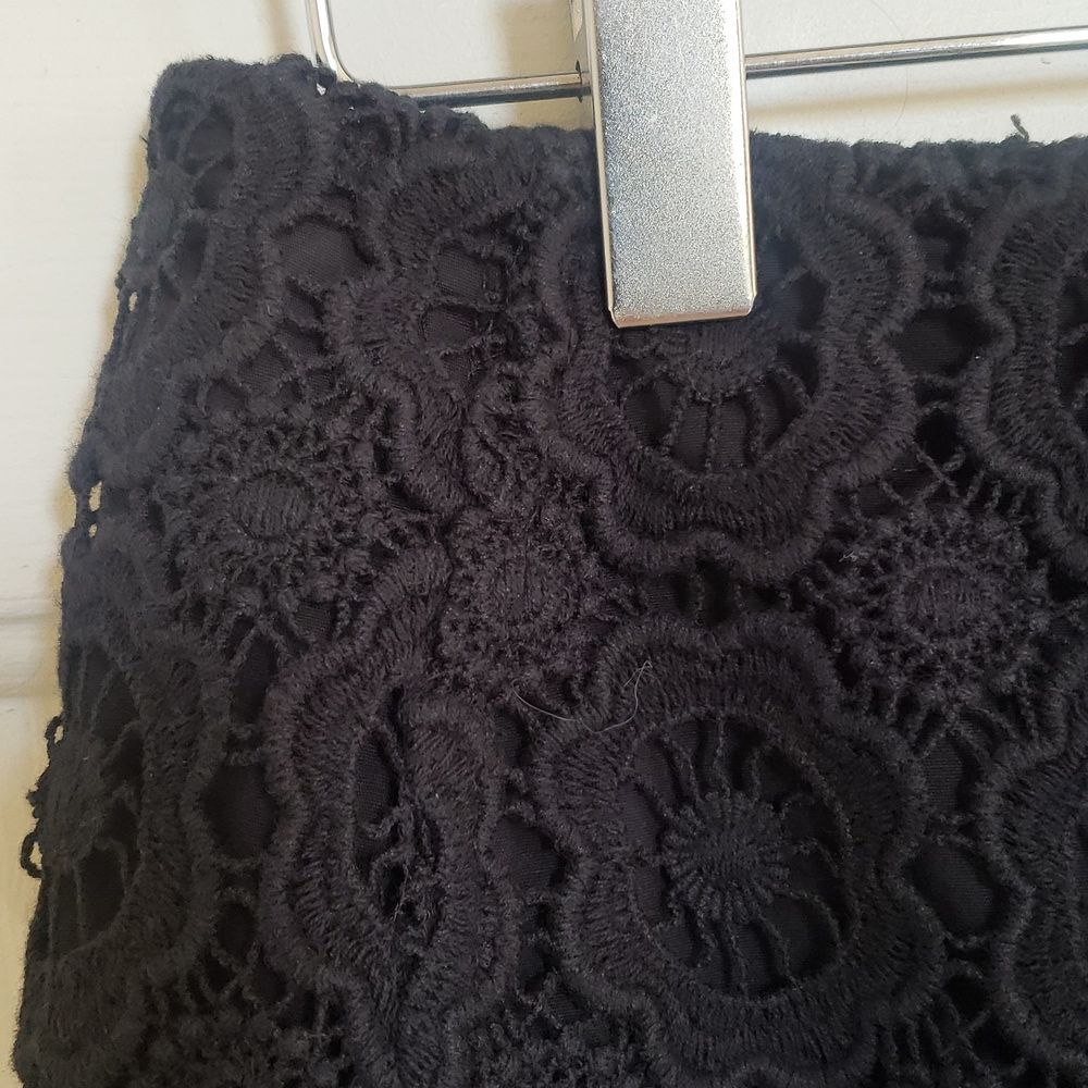 Black Floral Crochet Lace Mini Skirt Scalloped Hem Peekaboo Lining | SIZE 2 - Picture 11 of 13